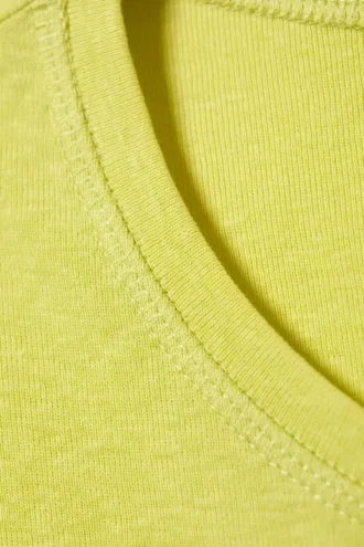 Kort T-shirt i ribbet bomuld med print – lysegul