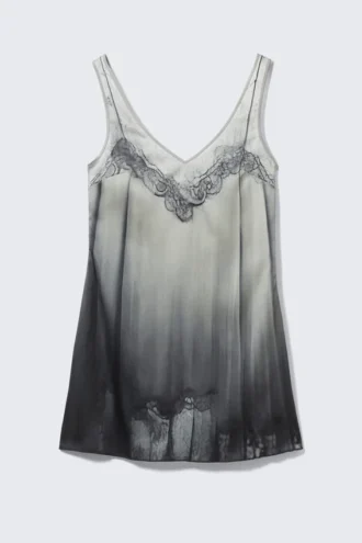 Kort tankkjole med print – Trompe-L’œIl-blonderprint