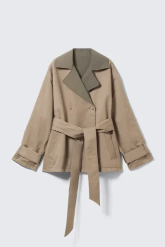 Kort vendbar trenchcoat med dobbeltradet knaplukning – beige og khakigrøn