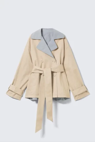 Kort, vendbar trenchcoat med dobbeltradet knapning – beige og lysegrå