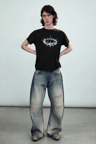 Kortærmet T-shirt med print – sort – Thorn Crown
