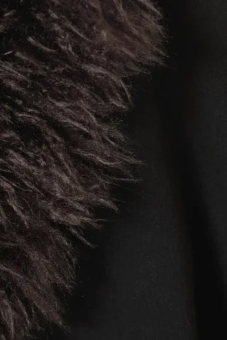 Lang oversized frakke med kant i imiteret pels – sort – brun imiteret pels