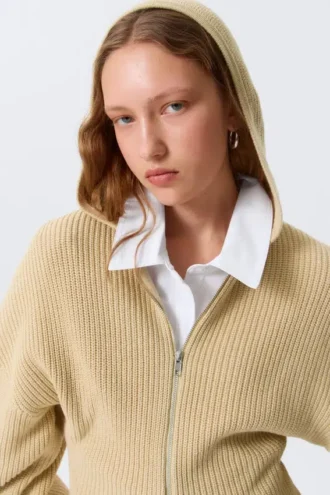 Lang strikket hættetrøje med lynlås – beige