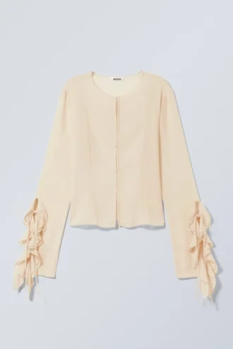 Langærmet bluse med flæser – beige
