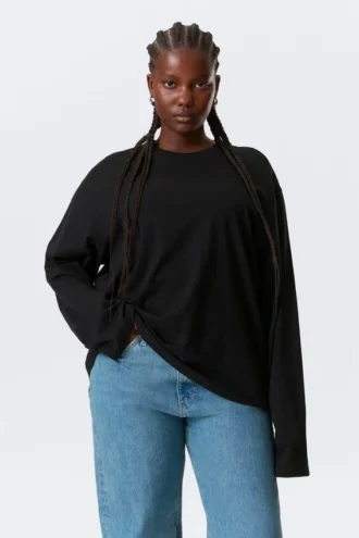 Langærmet, boxy bomulds-T-shirt – sort