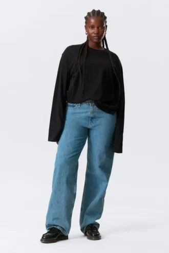 Langærmet, boxy bomulds-T-shirt – sort