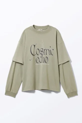 Langærmet, dobbeltlags oversize-pasformet T-shirt – lys khaki – Cosmic Echo