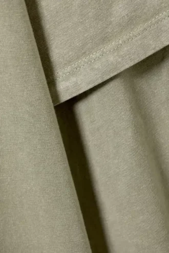 Langærmet, dobbeltlags oversize-pasformet T-shirt – lys khaki – Cosmic Echo