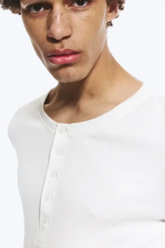 Langærmet Henley-T-shirt – støvet hvid