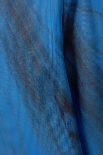Langærmet mesh-top med print – lys blå – sorte streger