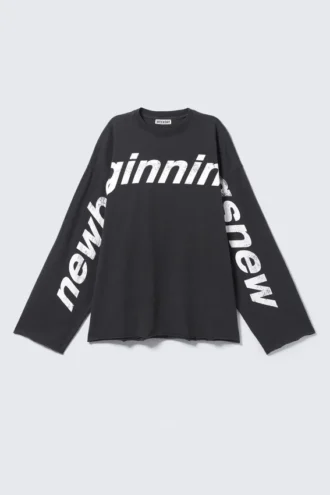 Langærmet, printet oversized bomuldstop – mørkegrå – New Beginnings