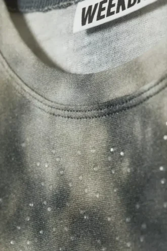 Langærmet skjorte med rhinestones – print og rhinestones