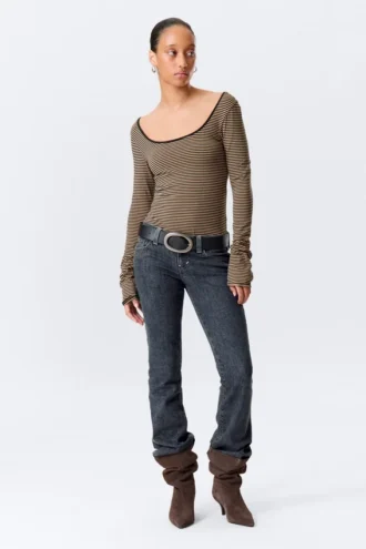 Langærmet slim fit-top med rund halsudskæring – beige/sort stribet