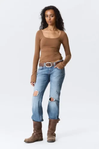 Langærmet slim fit-top med rund halsudskæring – brun