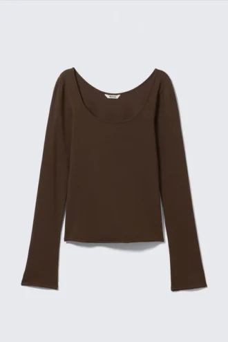 Langærmet slim fit-top med rund halsudskæring – mørkebrun