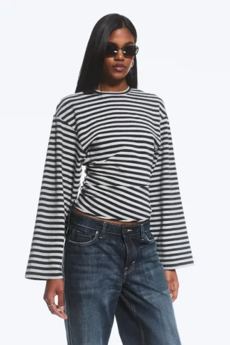 Langærmet t-shirt med rynker – sort/grå striber