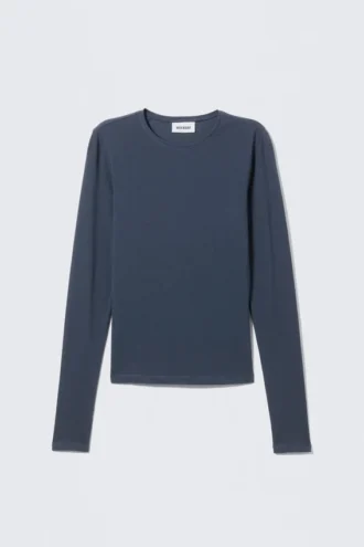 Langærmet t-shirt med tætsiddende pasform – mørk støvet blå