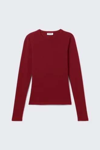 Langærmet T-shirt med tætsiddende pasform – Mørkerød
