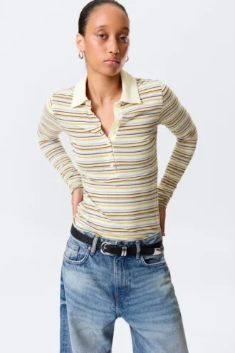 Langærmet, tætsiddende poloshirt – gul med flere striber
