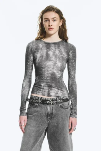 Langærmet top med print i slim fit – sort – krokodilleprint