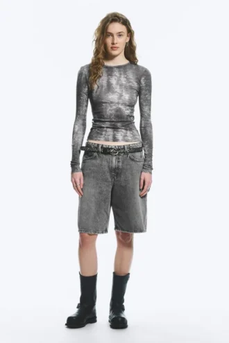 Langærmet top med print i slim fit – sort – krokodilleprint