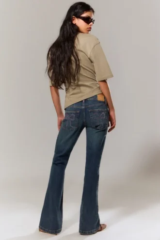 Lavtaljede jeans med udvidede ben og dekorationer – Dekoreret Blå – Mørkeblå