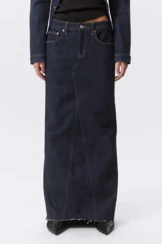 Lavtaljet, tætsiddende denim-maxi-nederdel – Blue Rinse – Mørkeblå