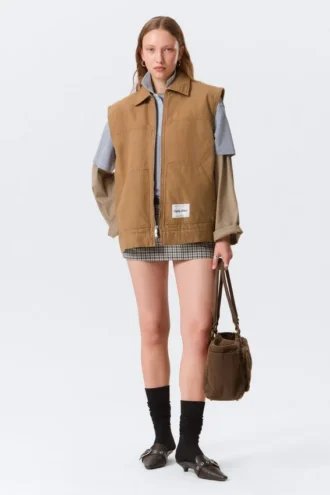Let polstret canvas-vest med lynlås – brun