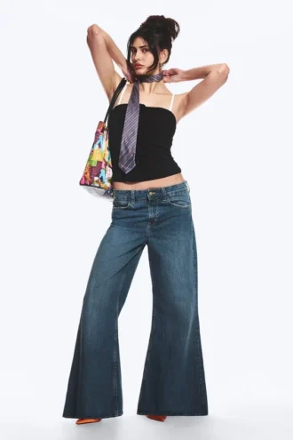 Loosy Lucie jeans med lav talje, almindelig pasform og udsvungne ben – Tide Blue – Medium Blue | Cheap Monday GB