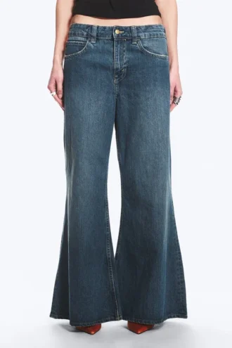 Loosy Lucie jeans med lav talje, almindelig pasform og udsvungne ben – Tide Blue – Medium Blue | Cheap Monday GB