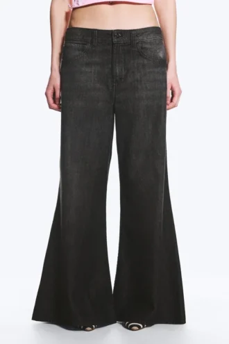 Loosy Lucie lavtaljede Jeans med almindelig pasform og udsvungne ben – vasket sort | Cheap Monday Gb