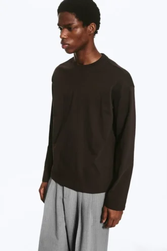 Løs, boxy T-shirt med lange ærmer – mørkebrun