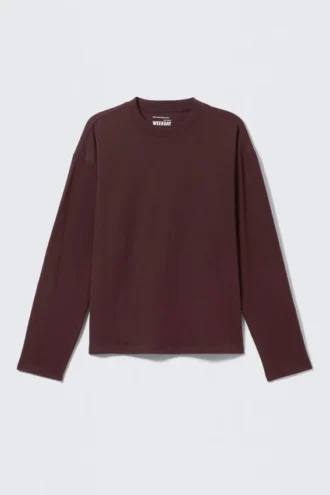 Løs, kasseformet t-shirt med lange ærmer – burgunder