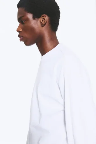Løs, kasseformet t-shirt med lange ærmer – hvid