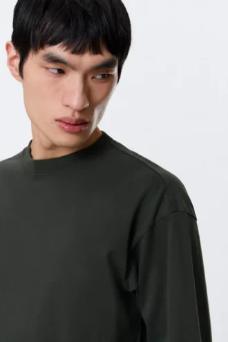 Løs, kasseformet T-shirt med lange ærmer – mørkegrøn