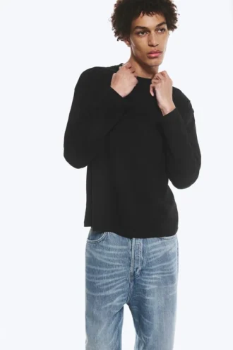 Løs, kasseformet t-shirt med lange ærmer – sort