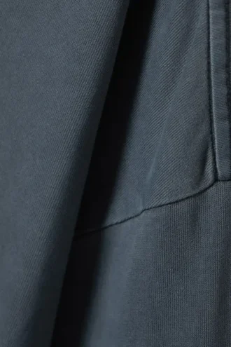 Løs, kasseformet t-shirt med lange ærmer – vasket blå