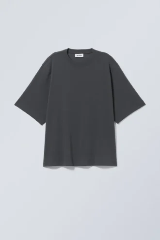 Løs T-shirt i oversized pasform – off-black