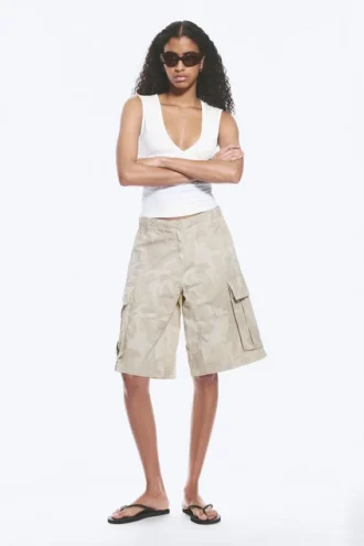 Løse cargoshorts med lav talje – Lys beige – Camouflage
