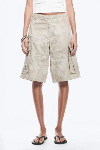 Løse cargoshorts med lav talje – Lys beige – Camouflage