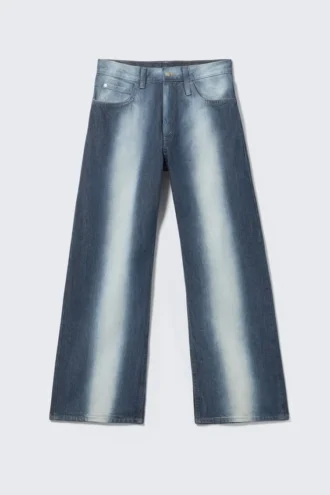 Løse jeans med almindelig talje og lige ben – Blue Spray | Cheap Monday Gb