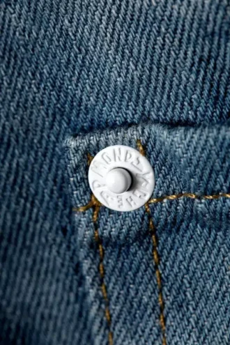 Løse jeans med almindelig talje og lige ben – Blue Spray | Cheap Monday Gb