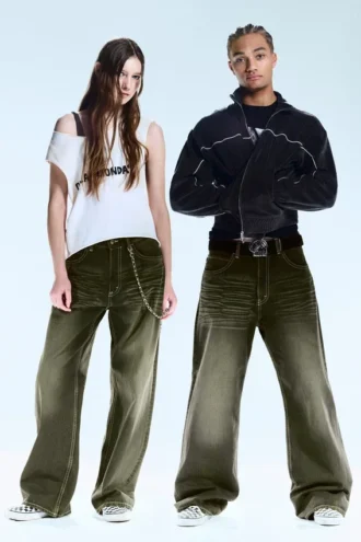 Løse jeans med almindelig talje og lige ben – mørkegrøn – khakigrøn | Cheap Monday Gb